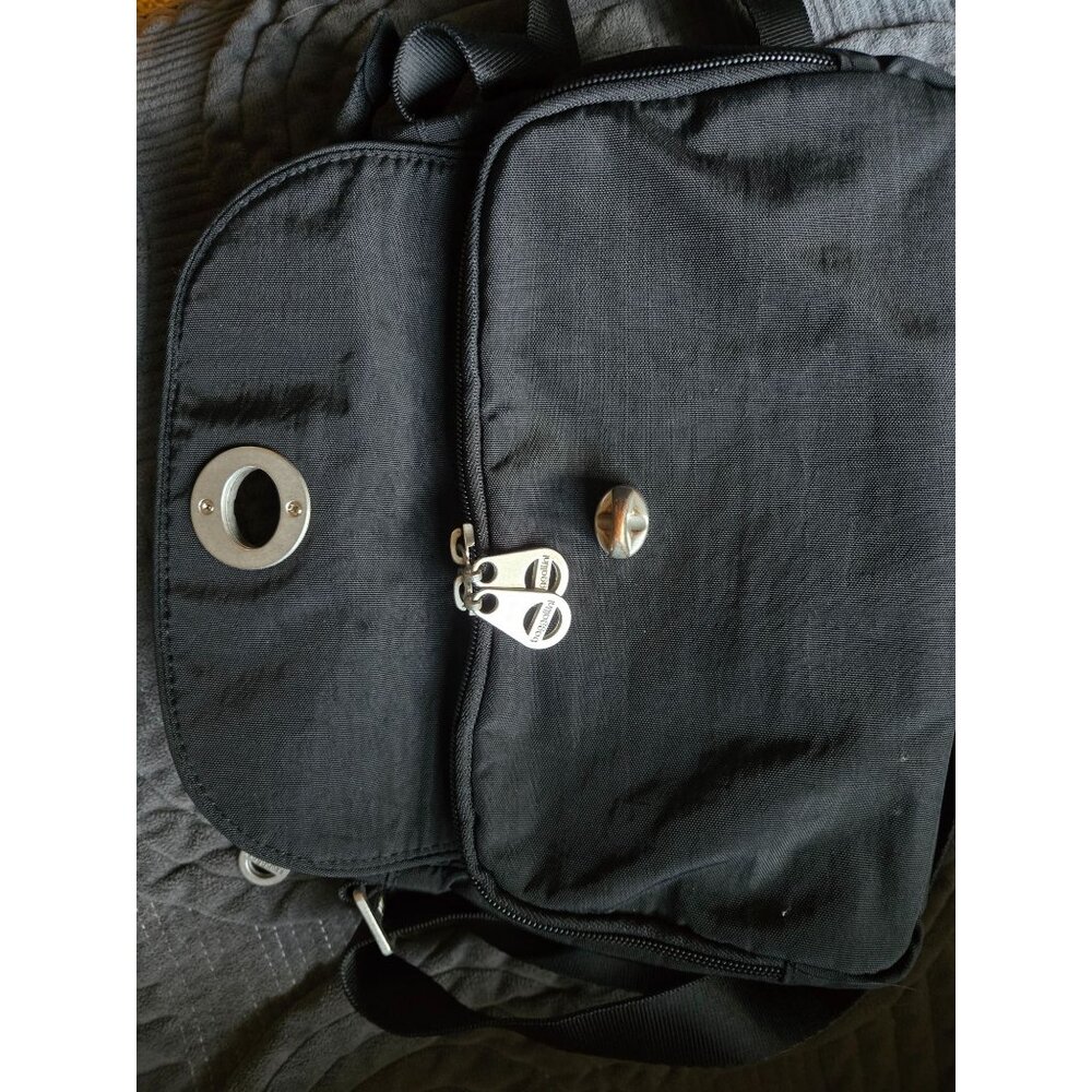 Baggallini Black and Sand Cali Crossbody Bag Purse - Picture 5 of 9